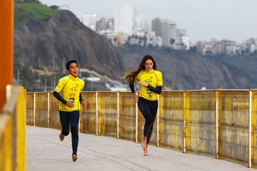 Clases de surf coaching b Escuela de Tablas Olas Perú