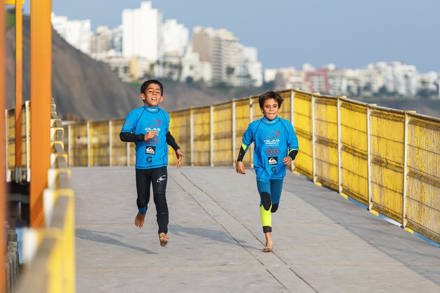 Clases de surf coaching c Escuela de Tablas Olas Perú