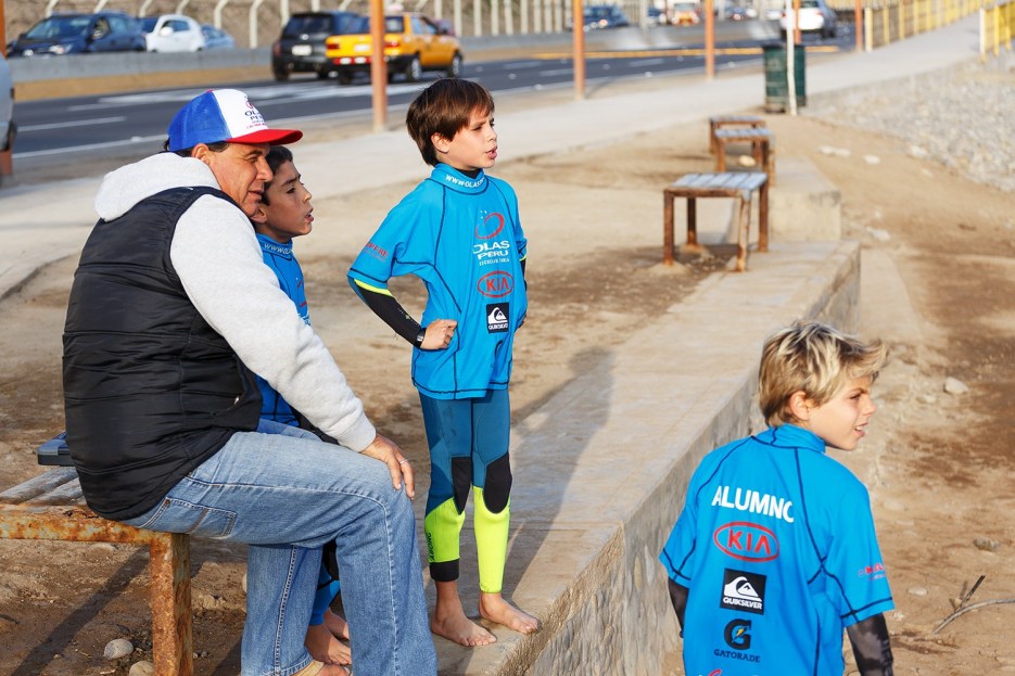 Clases de surf coaching c Escuela de Tablas Olas Perú