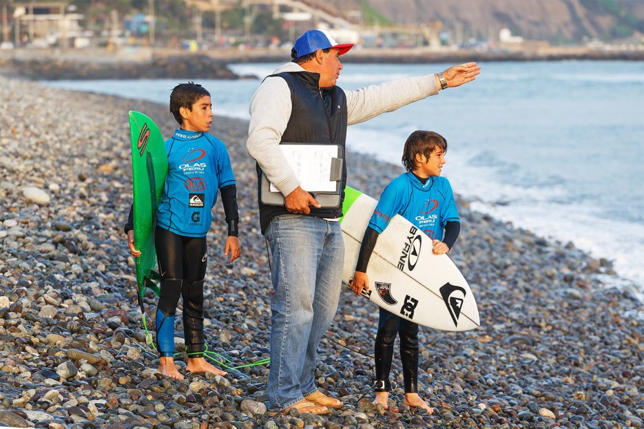 Clases de surf coaching c Escuela de Tablas Olas Perú