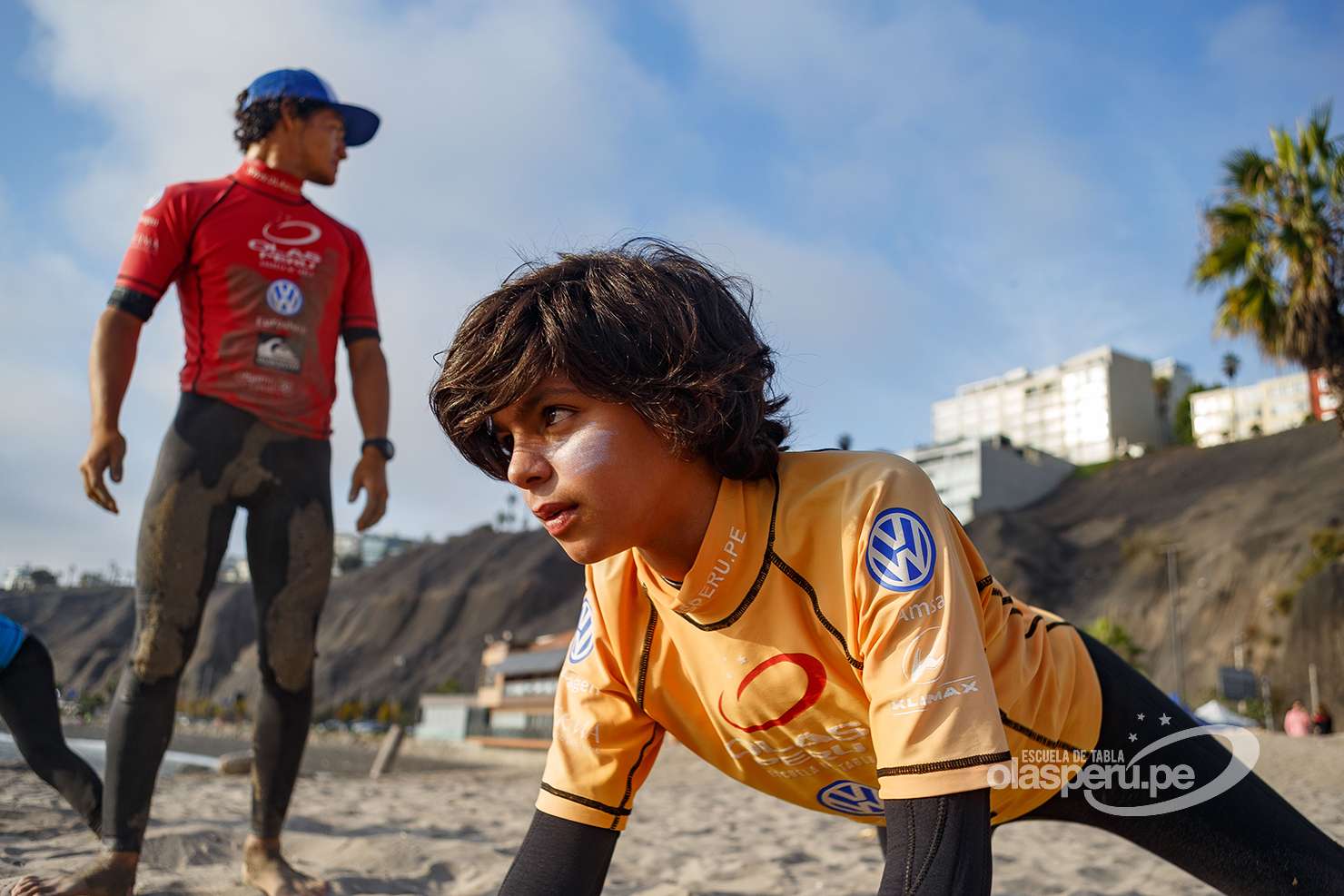 Clases de surf Privadas Escuela de Tablas Olas Perú