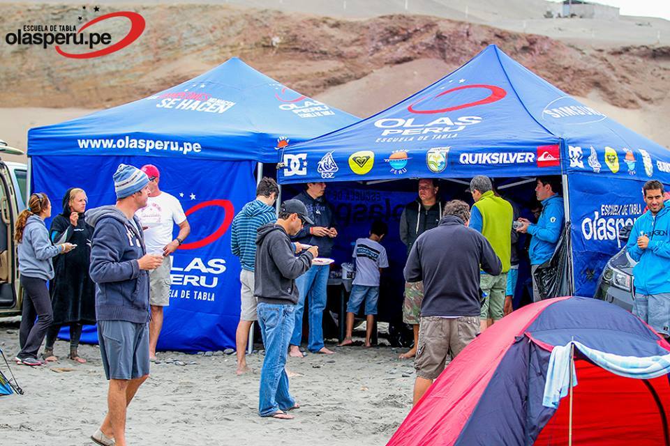 Clases de surf para Surfcamp Escuela de Tablas Olas Perú