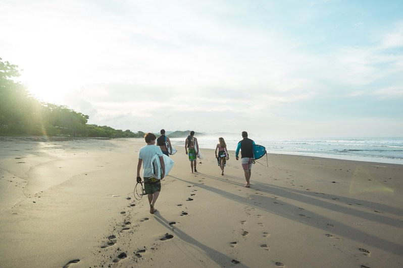 Clases de surf para Surftrip Escuela de Tablas Olas Perú