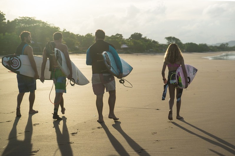 Clases de surf para Surftrip Escuela de Tablas Olas Perú