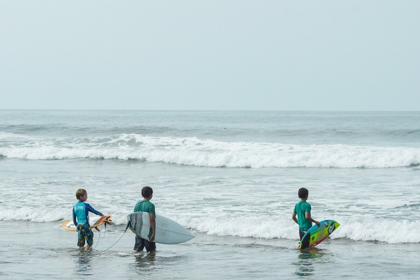 Clases de surf para Surftrip Escuela de Tablas Olas Perú