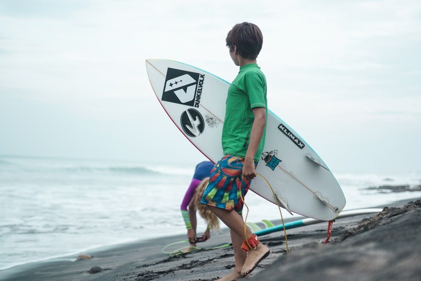 Clases de surf para Surftrip Escuela de Tablas Olas Perú
