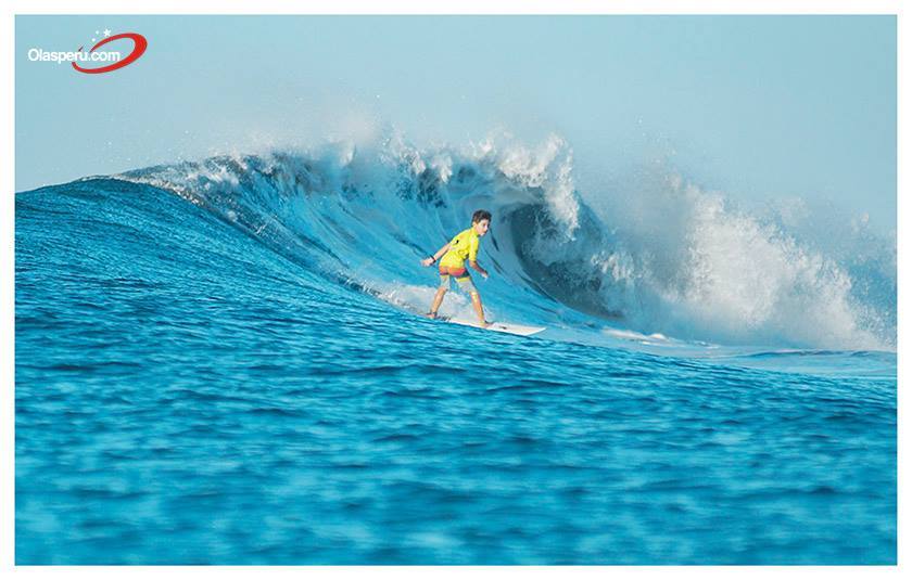 Clases de surf para Surftrips Escuela de Tablas Olas Perú