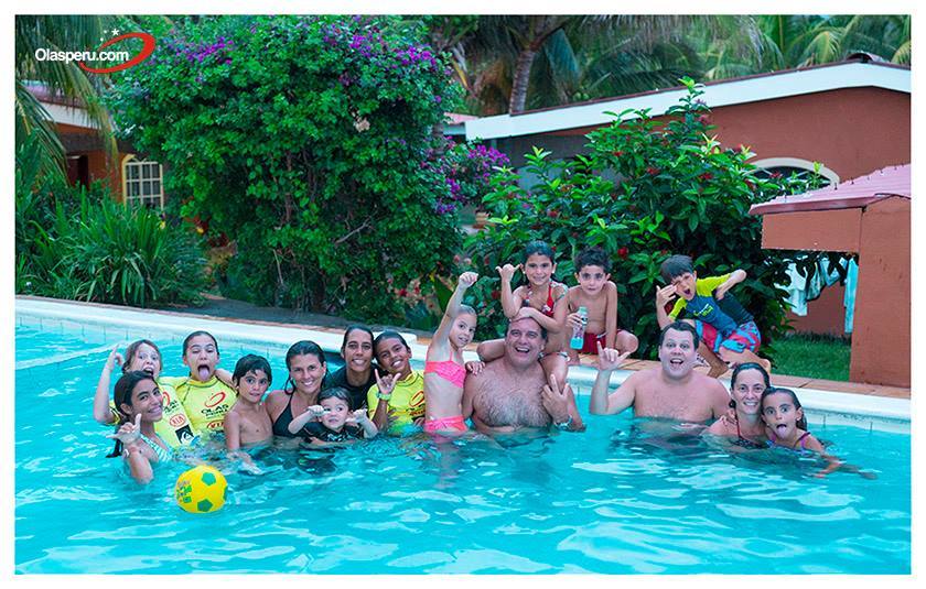 Clases de surf para Surftrips Escuela de Tablas Olas Perú